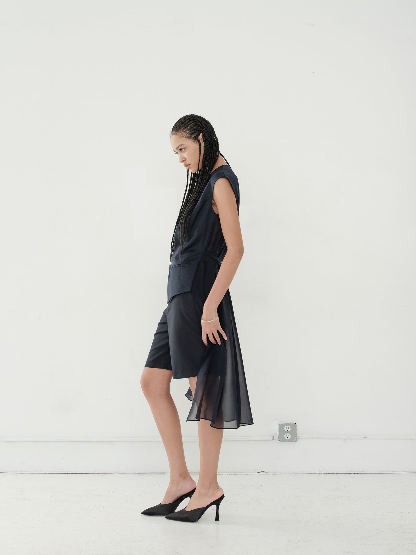 BACK SHEER VEST
