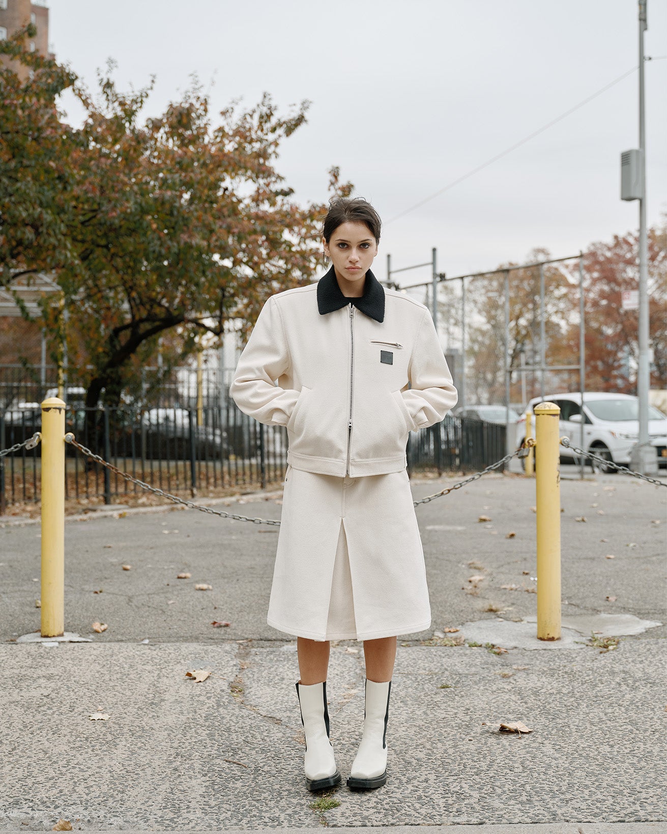 CREAM PLEATED SKIRT